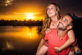 Novios en un Atardecer