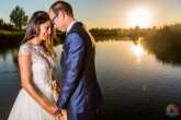 Foto de Novios de Boda en un Atardecer