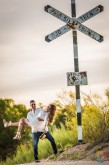 Novios a lado de unas vÃ­as de tren - Valladolid