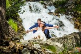 Novios en un Cascada de Panticosa