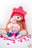 Foto de Bebe con un Muñeco de Peluche