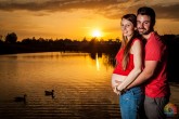 Foto de Embarazada en Exteriores al Atardecer