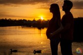 Foto de Embarazada en Exteriores al Atardecer
