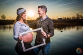 Foto de Embarazada en Exteriores al Atardecer