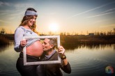 Foto de Embarazada en Exteriores al Atardecer