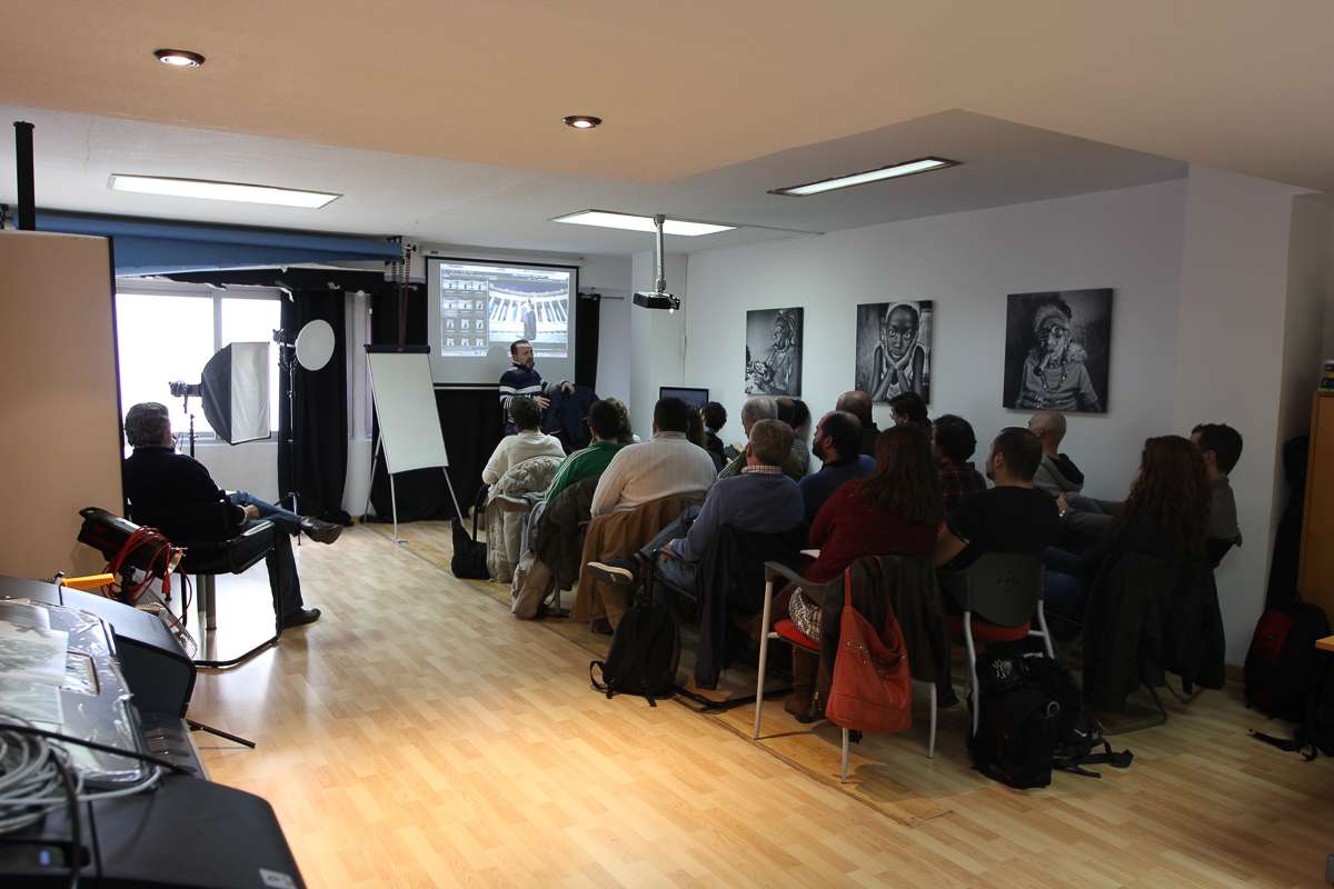 Santiago Amo Impartiendo un Curso de Fotografía