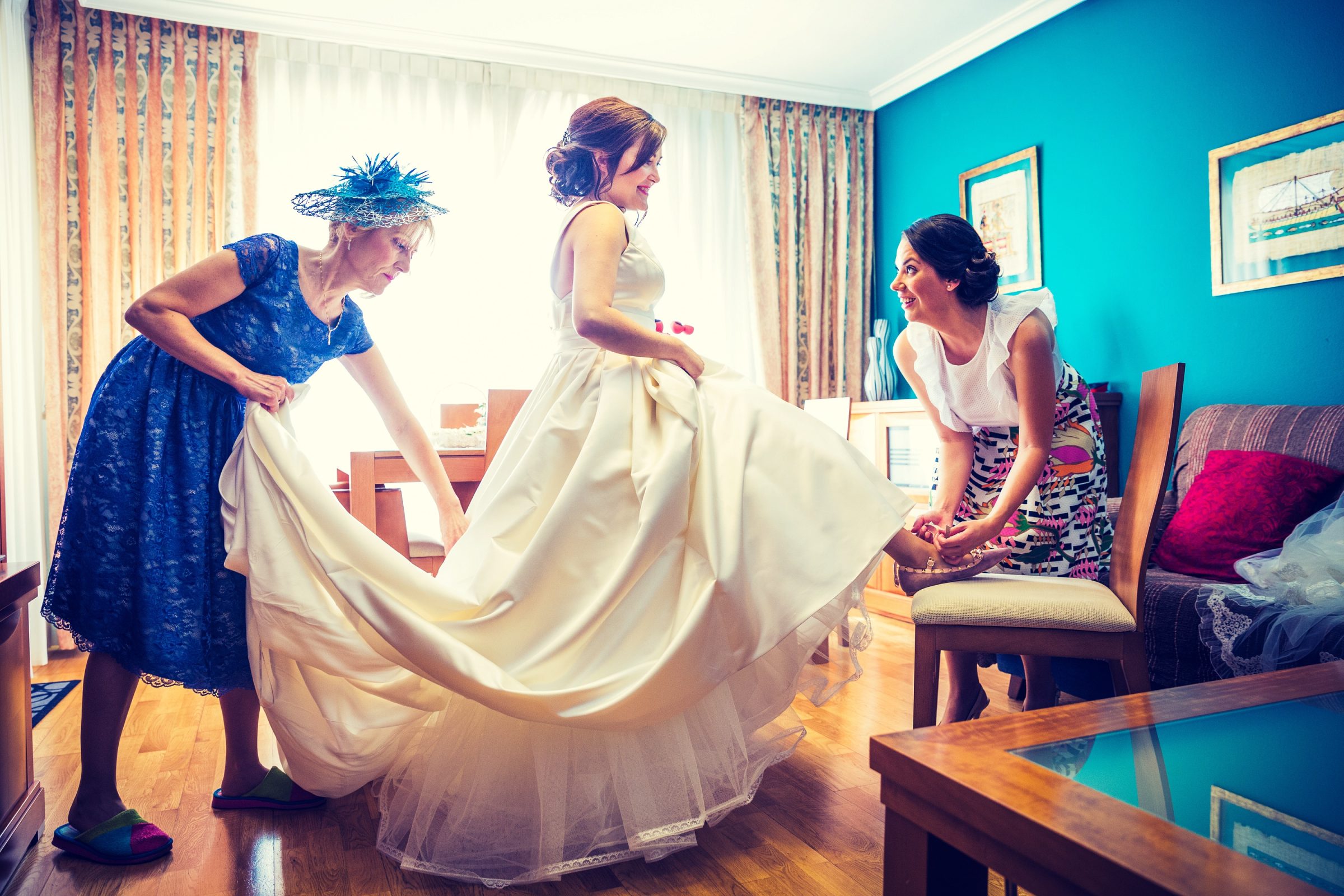 Durante los preparativos de una boda en una casa.
