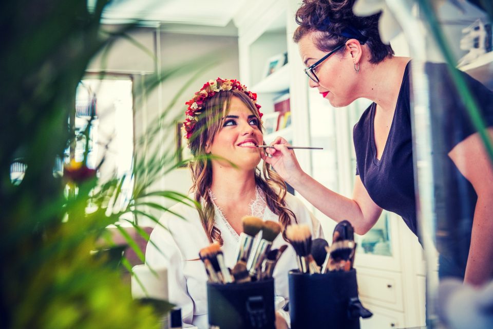 Durante los preparativos de una boda en una casa.