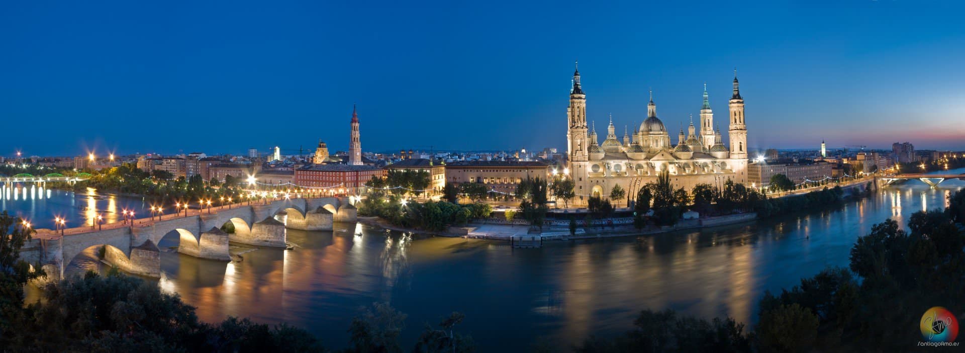 Panorámica del Pilar, el Ebro y el Puente de Piedra, en Zaragoza