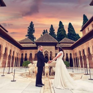 Wedding photos at the Alhambra in Granada, in the Court of the Lions.