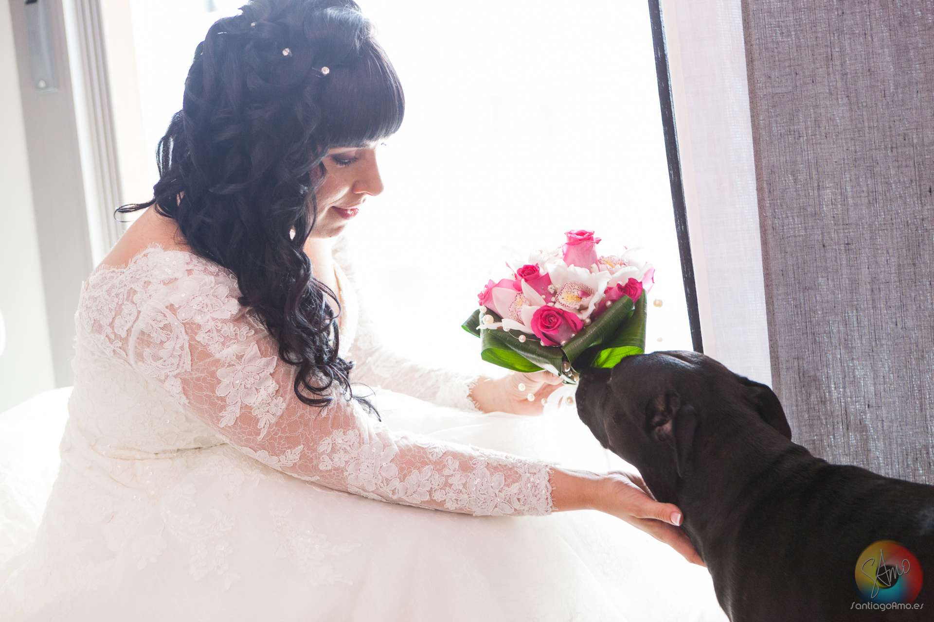 Novia en su casa preparandose para la Boda